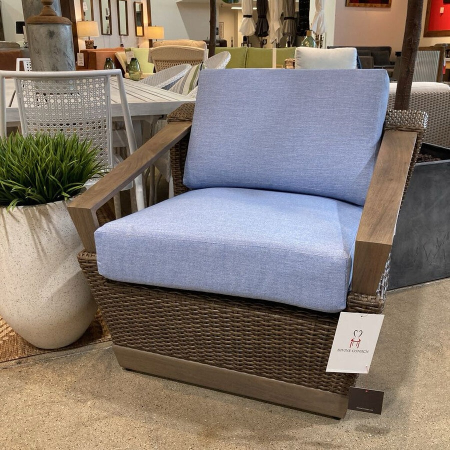 Lloyd Flanders Charisma Chaise Lounge - image-3