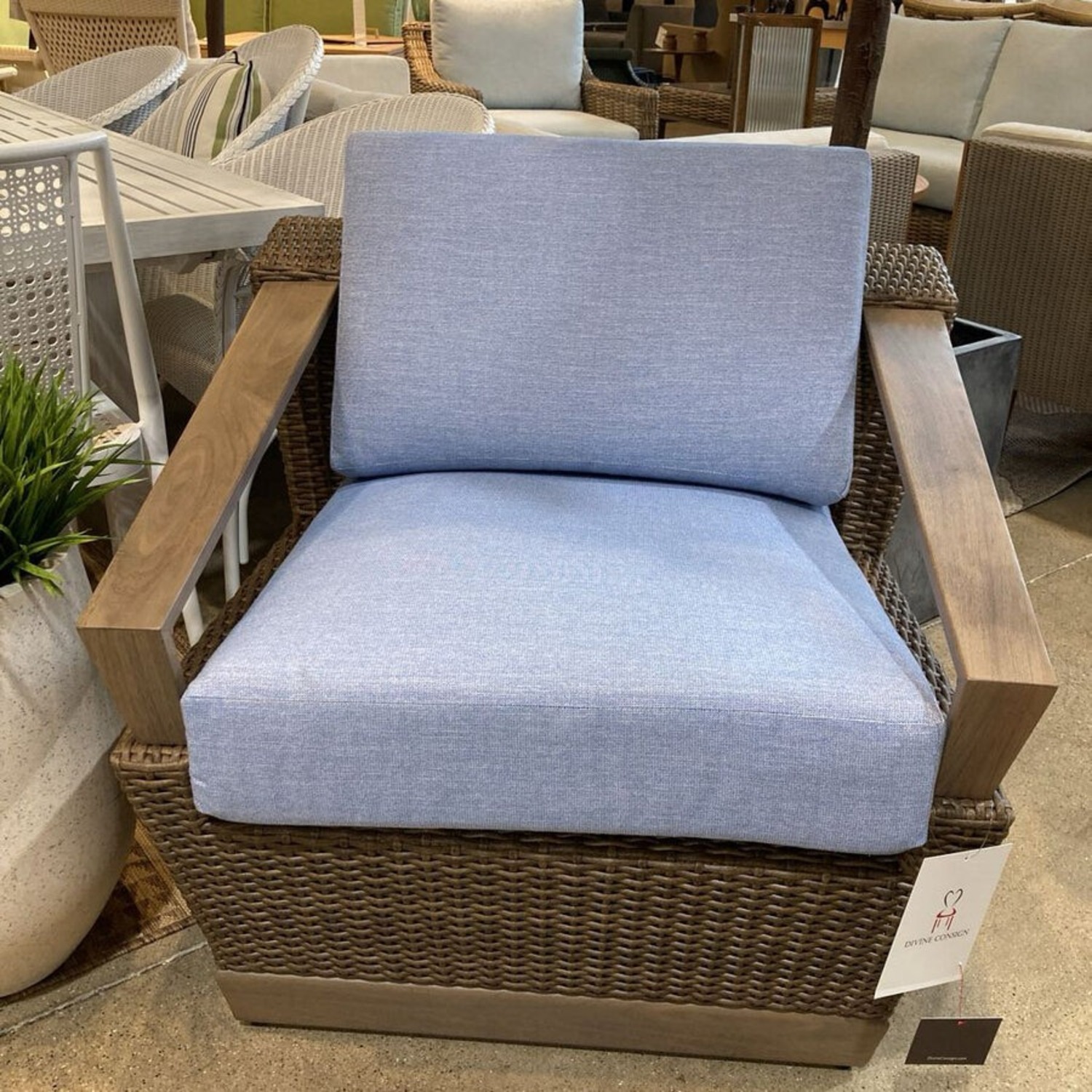 Lloyd Flanders Charisma Chaise Lounge - image-4