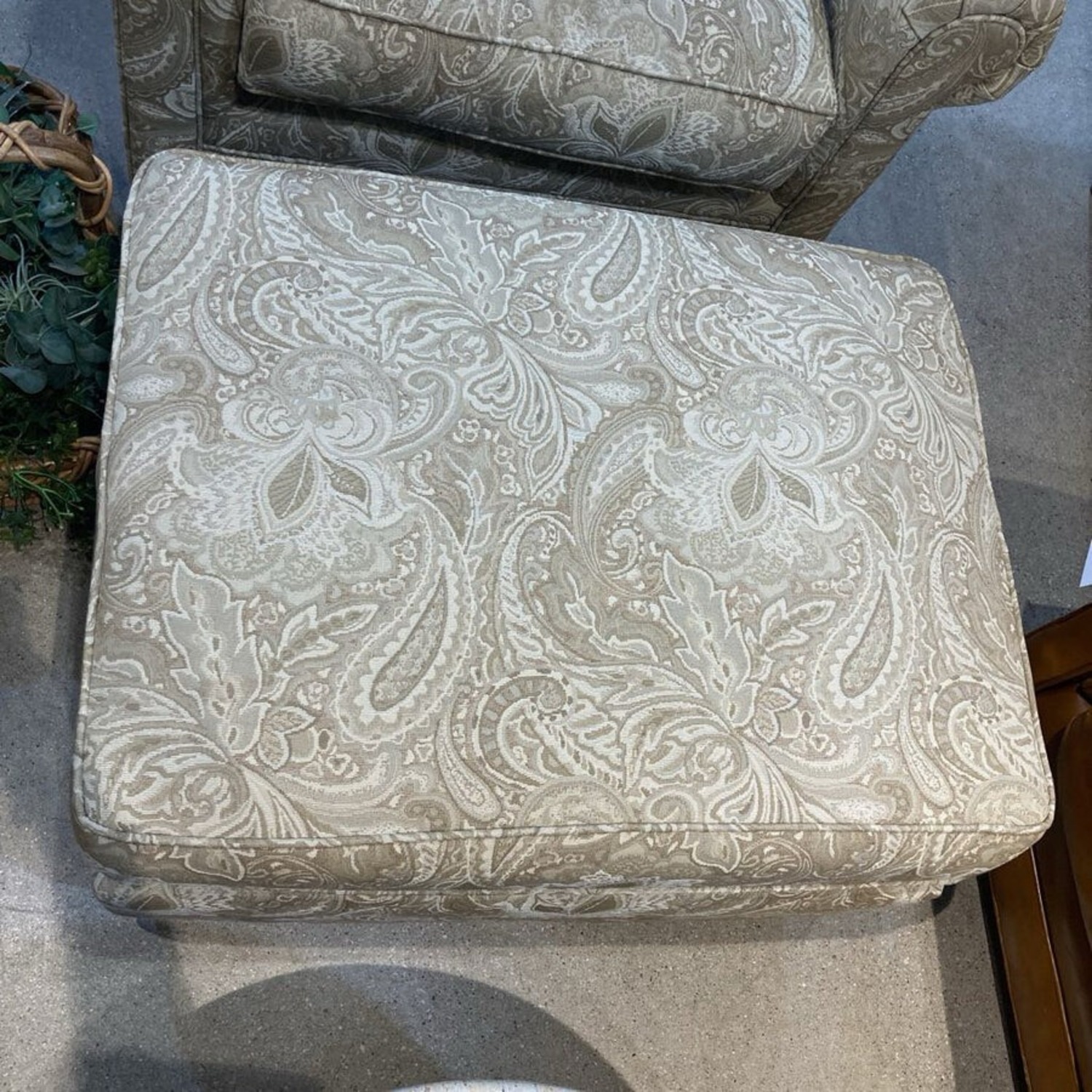 Traditional Upholstered Roll-Arm Accent Chair - image-8