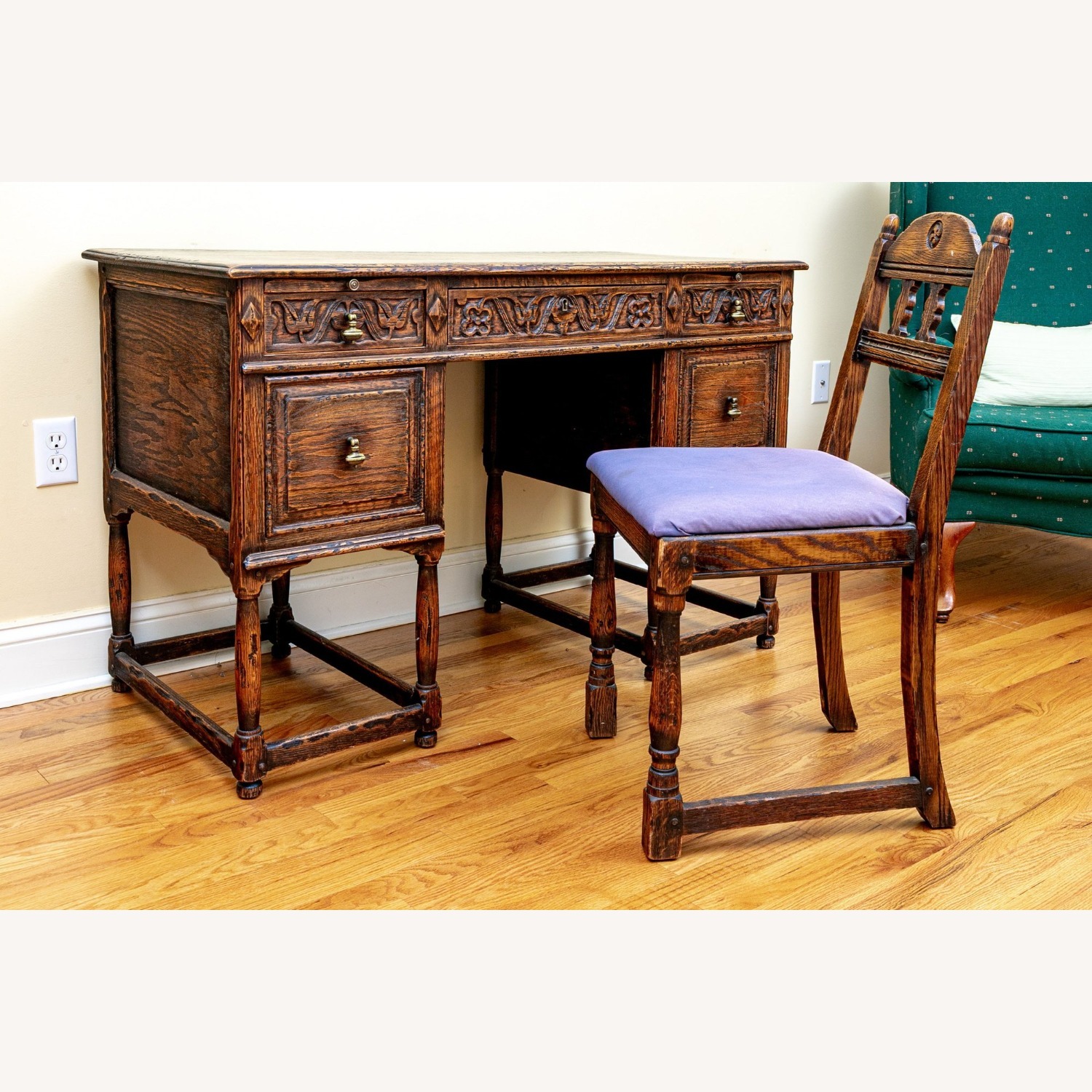 Feudal Oak Spanish Revival Carved Oak Desk Set - image-7