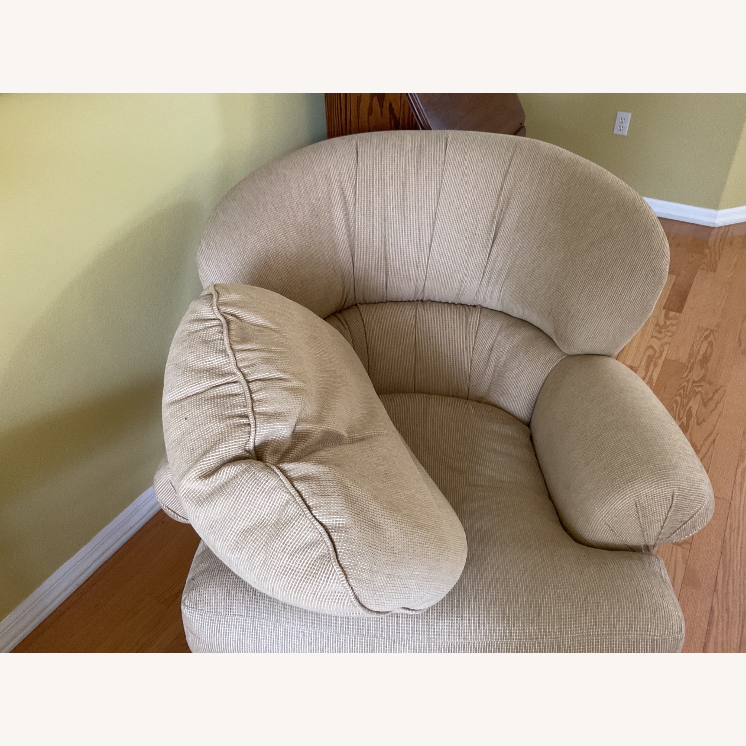 Comfy Easy Chair - image-4