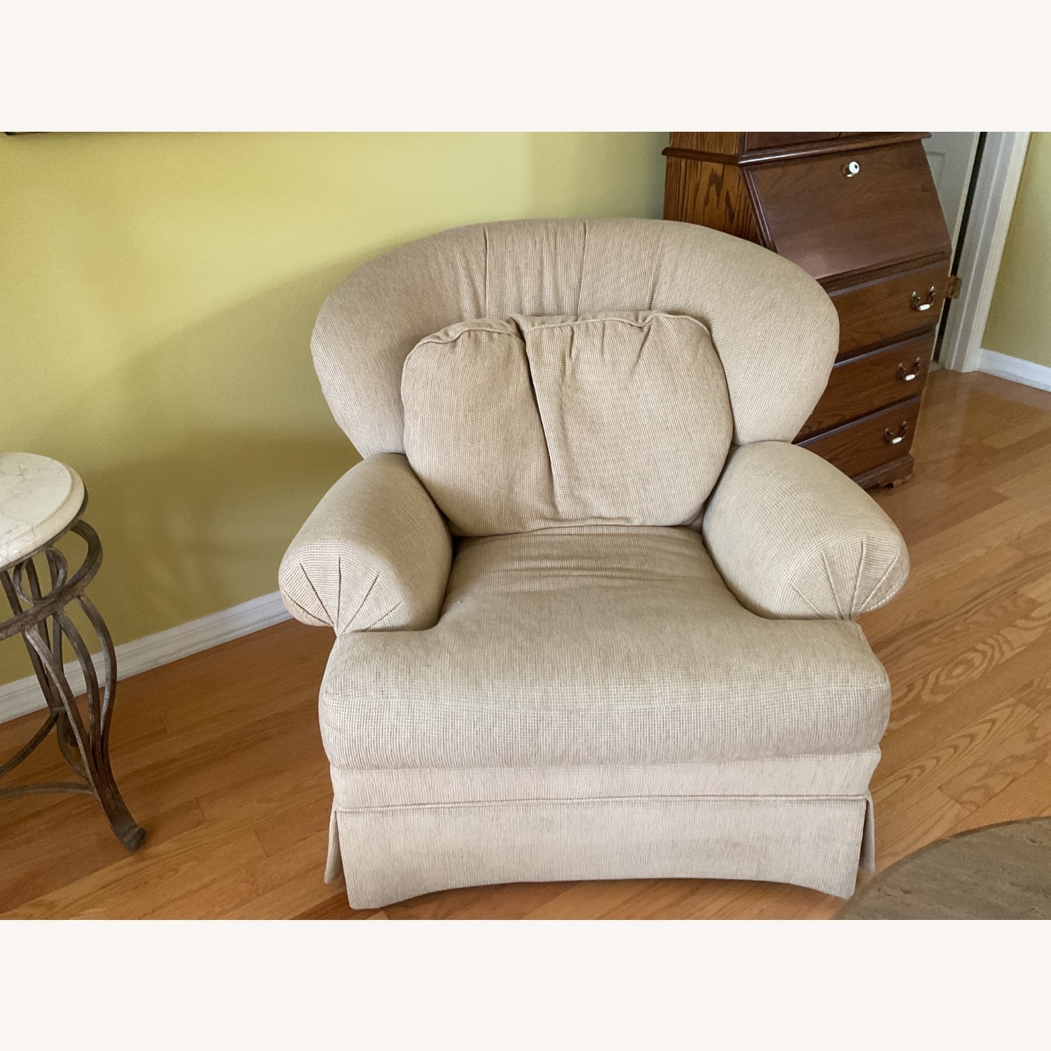 Comfy Easy Chair - image-1