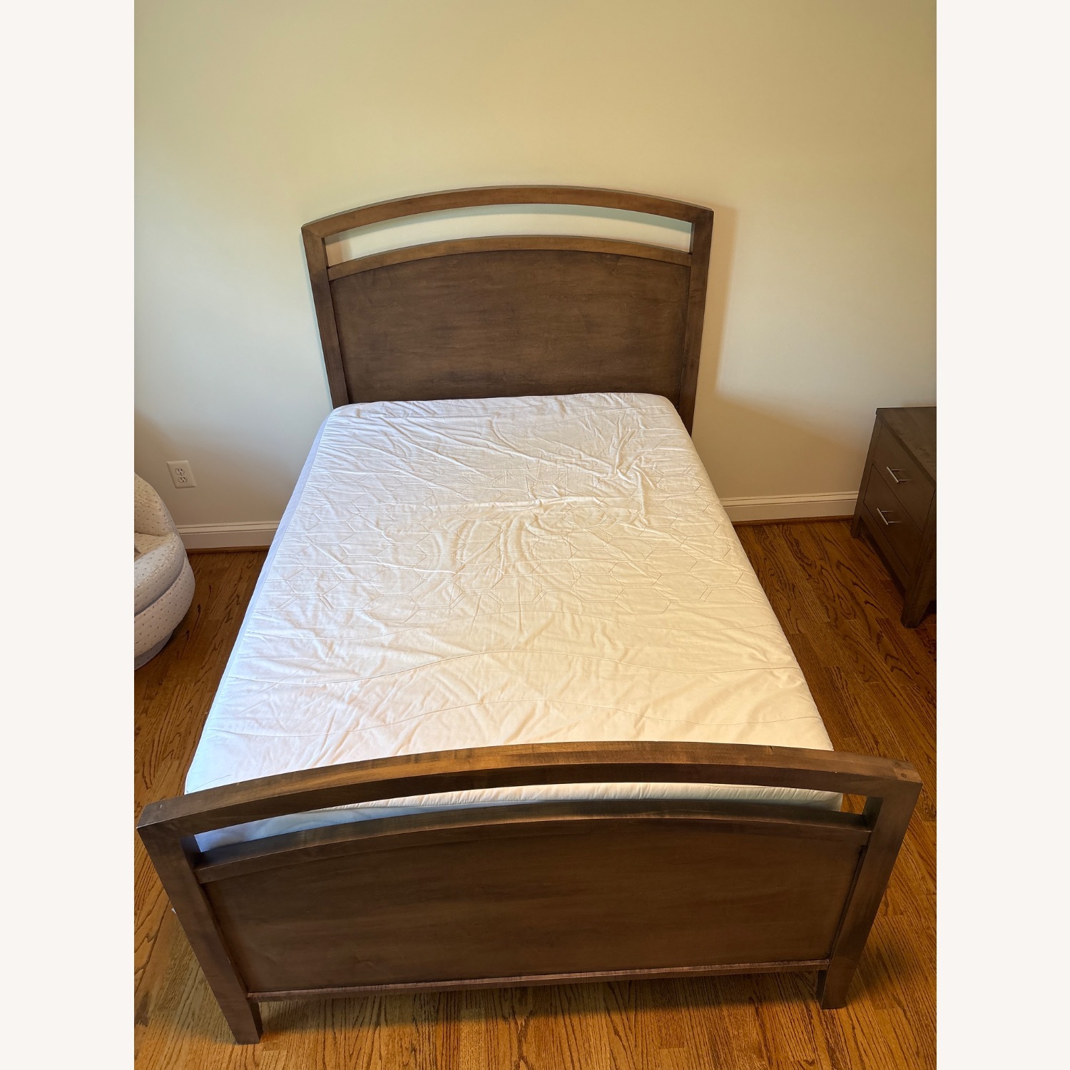 Daniel’s Amish Nouveau Bed - image-3