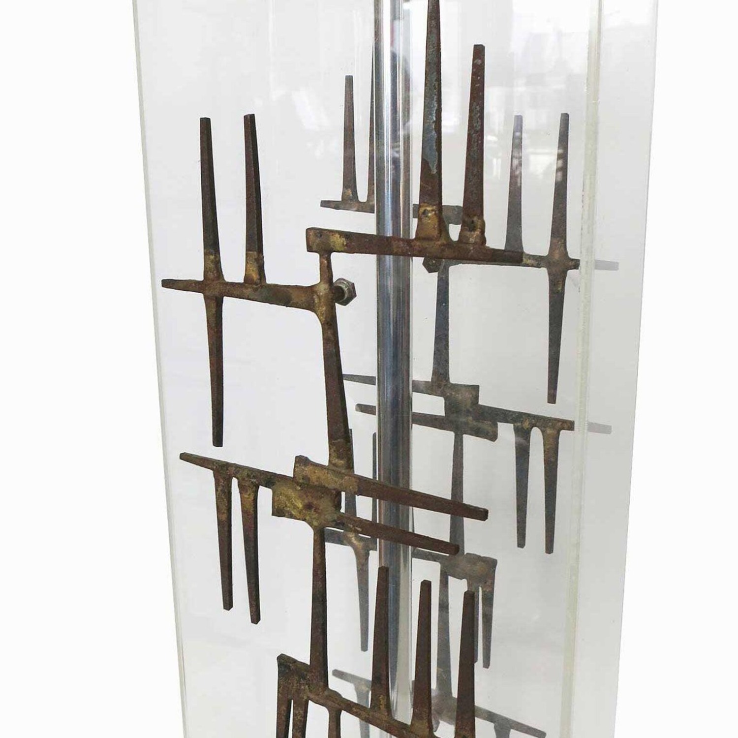 1967 Brutalist Laurel Nails & Lucite Table Lamp - image-3