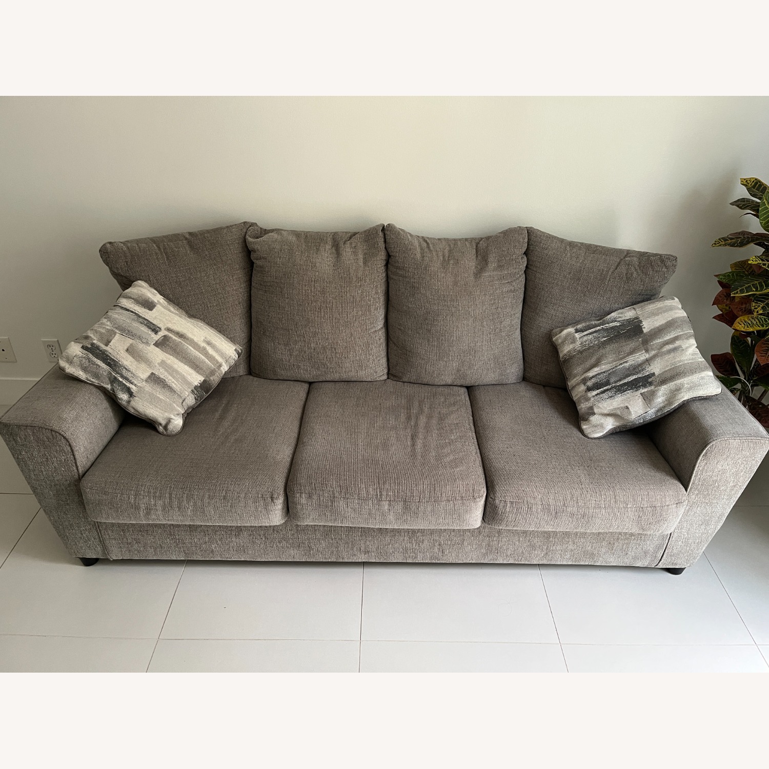 Ashley Furniture 3-seater Sofa - image-2