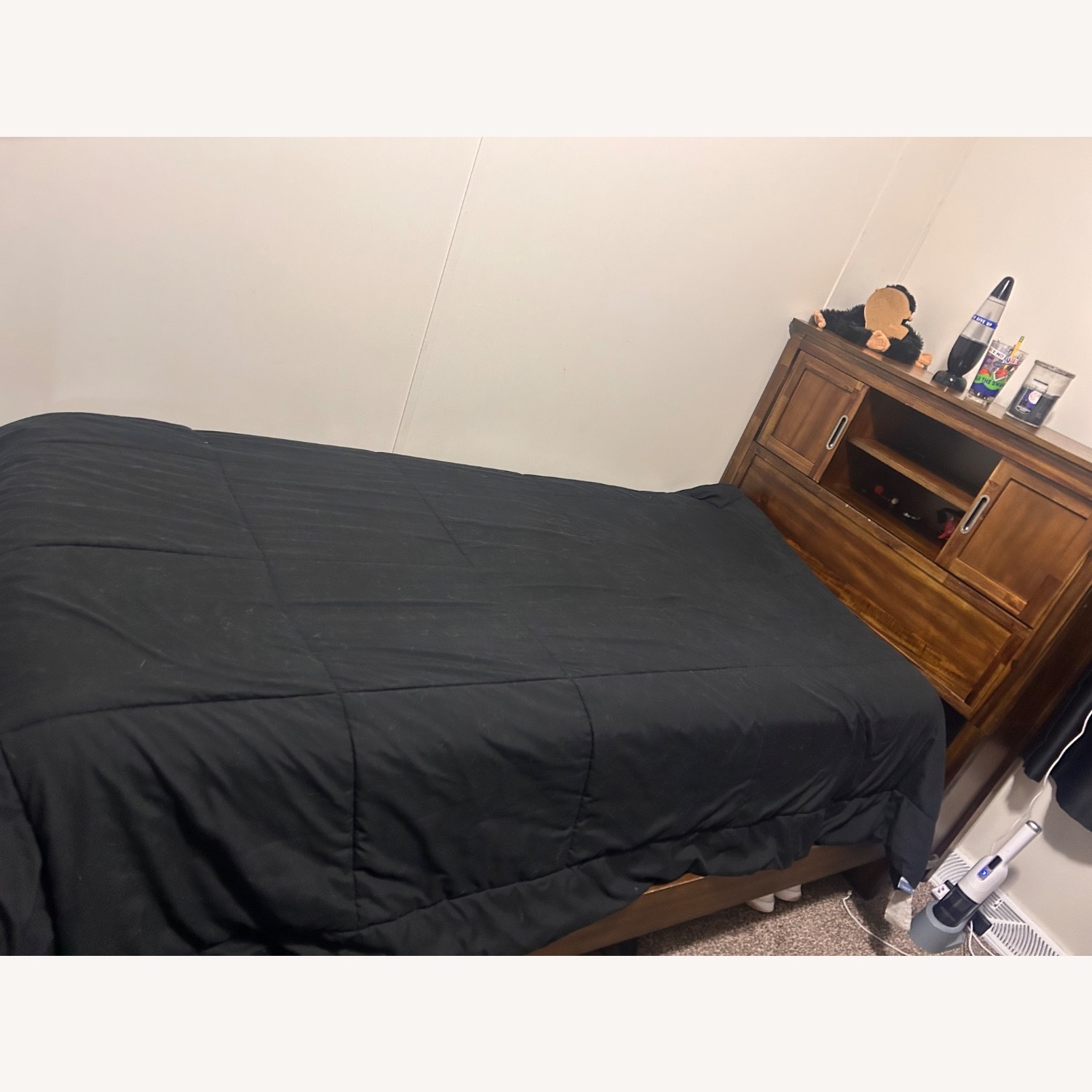Bob's Discount Furniture Twin Bed - image-1
