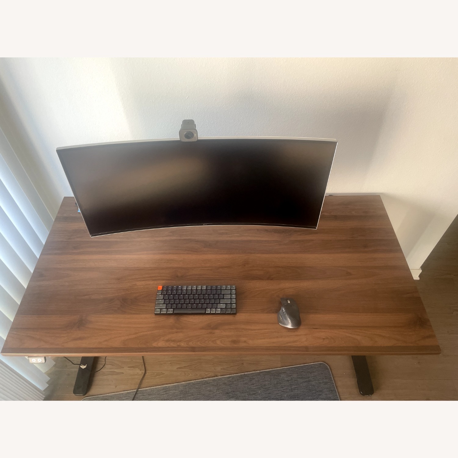 UPLIFT V3 Standing Desk - image-2