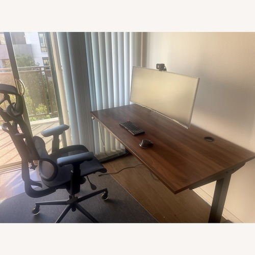 Used UPLIFT V3 Standing Desk for sale on AptDeco