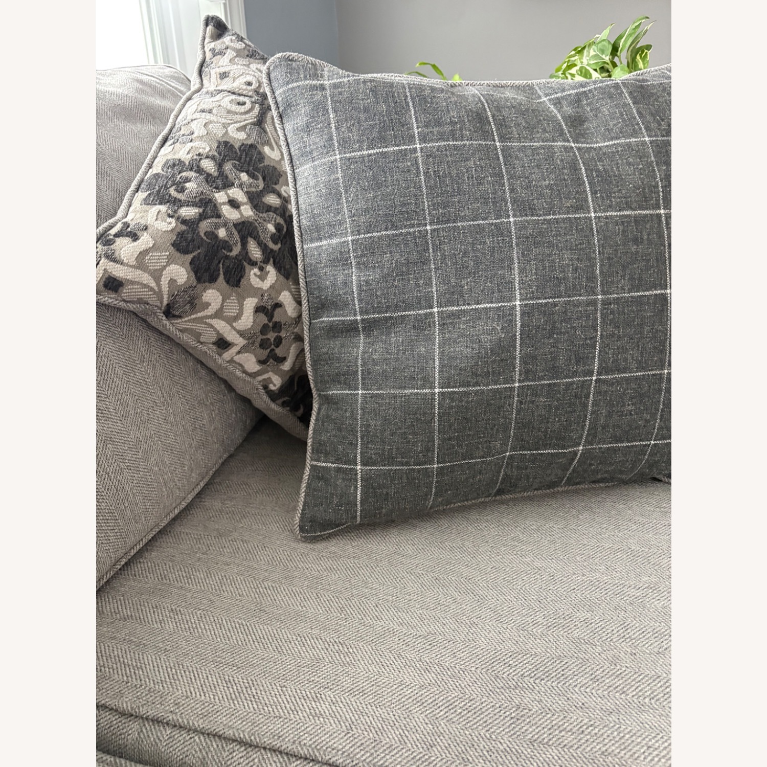 Raymour & Flanigan Light Gray 3+ Piece Sectional - image-7