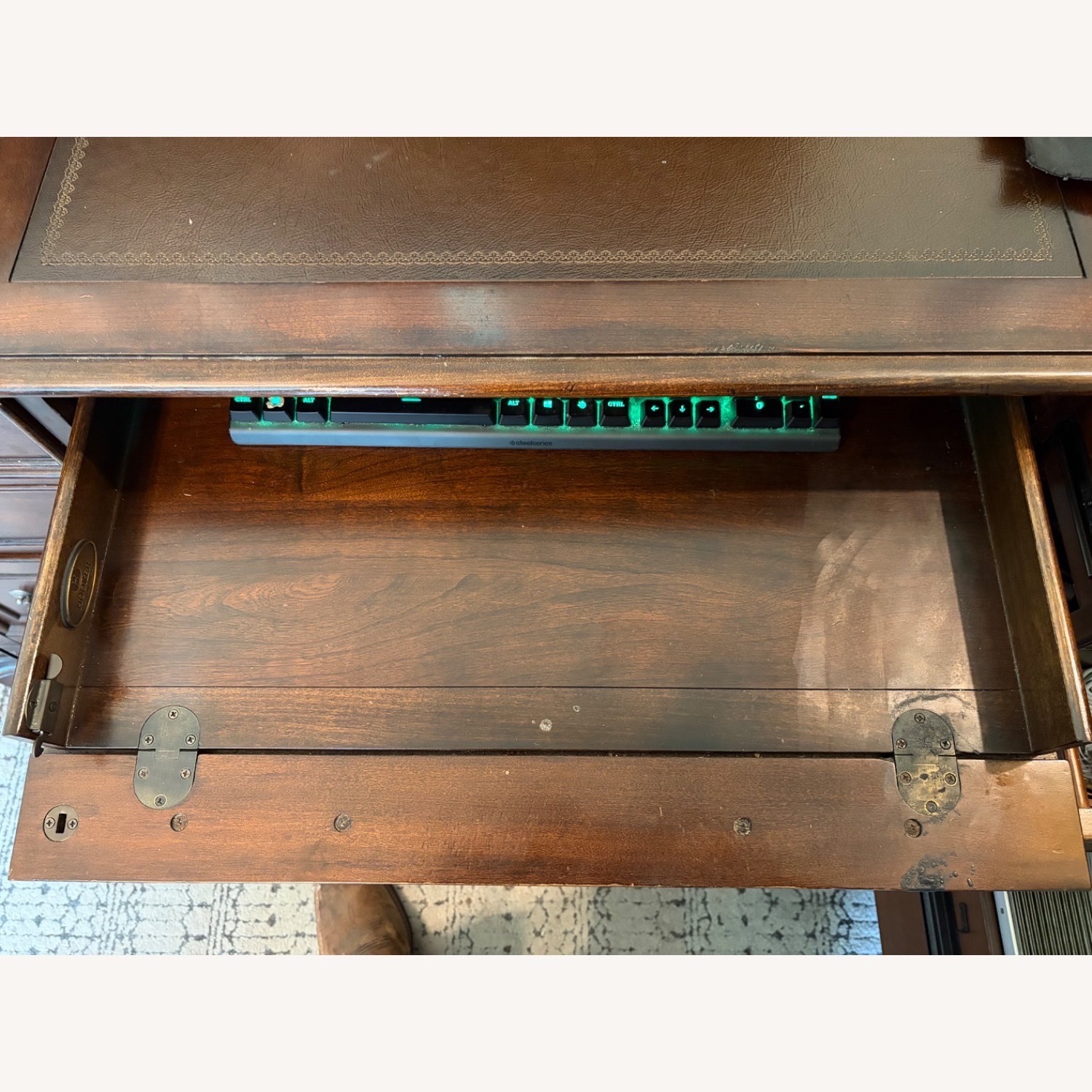 Hooker Furniture Hardwood Executive Desk - image-8