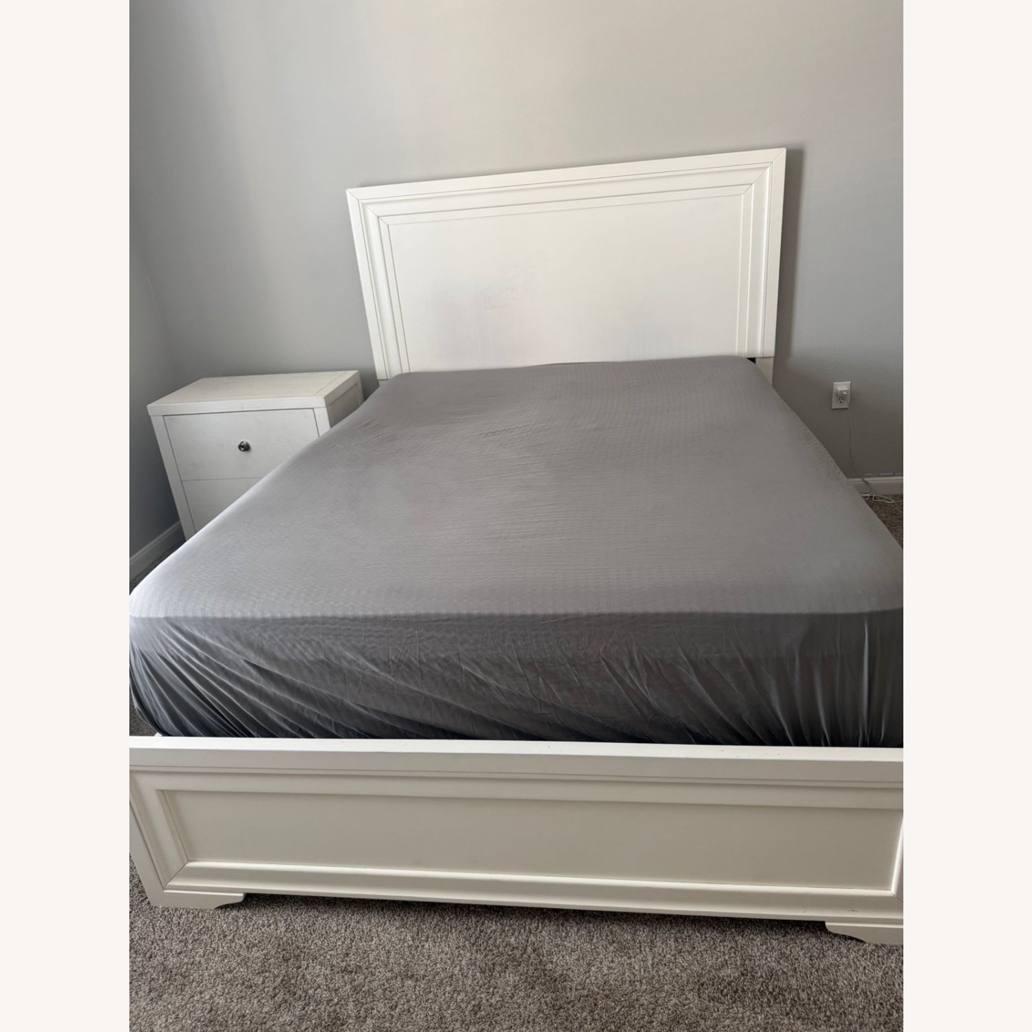 Belcourt White Queen Panel bed - image-2