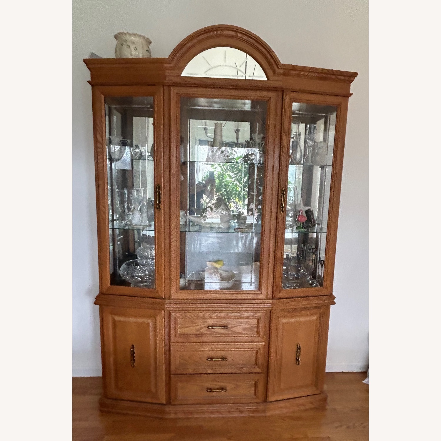 Oak Dining Room Set with 8 Leather Chairs - image-6