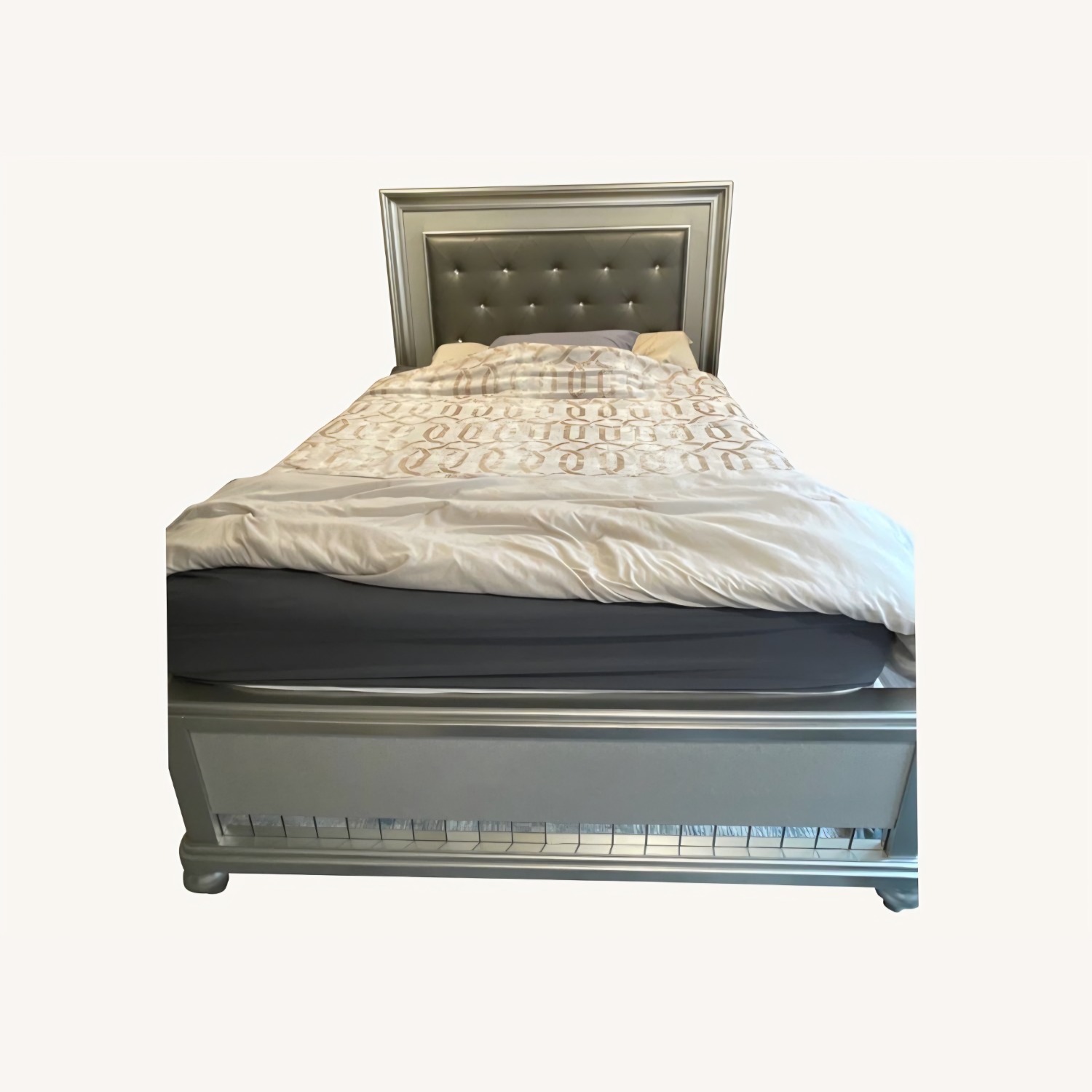 Diva II Queen Gray Panel Bed - image-1