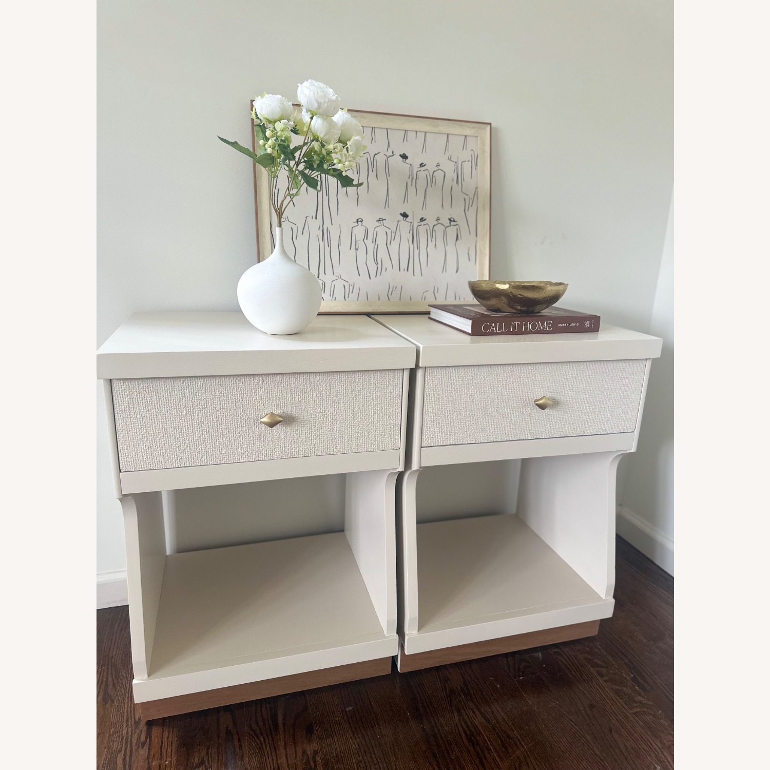 Mid Century Pair of Bassett Nightstands - image-7
