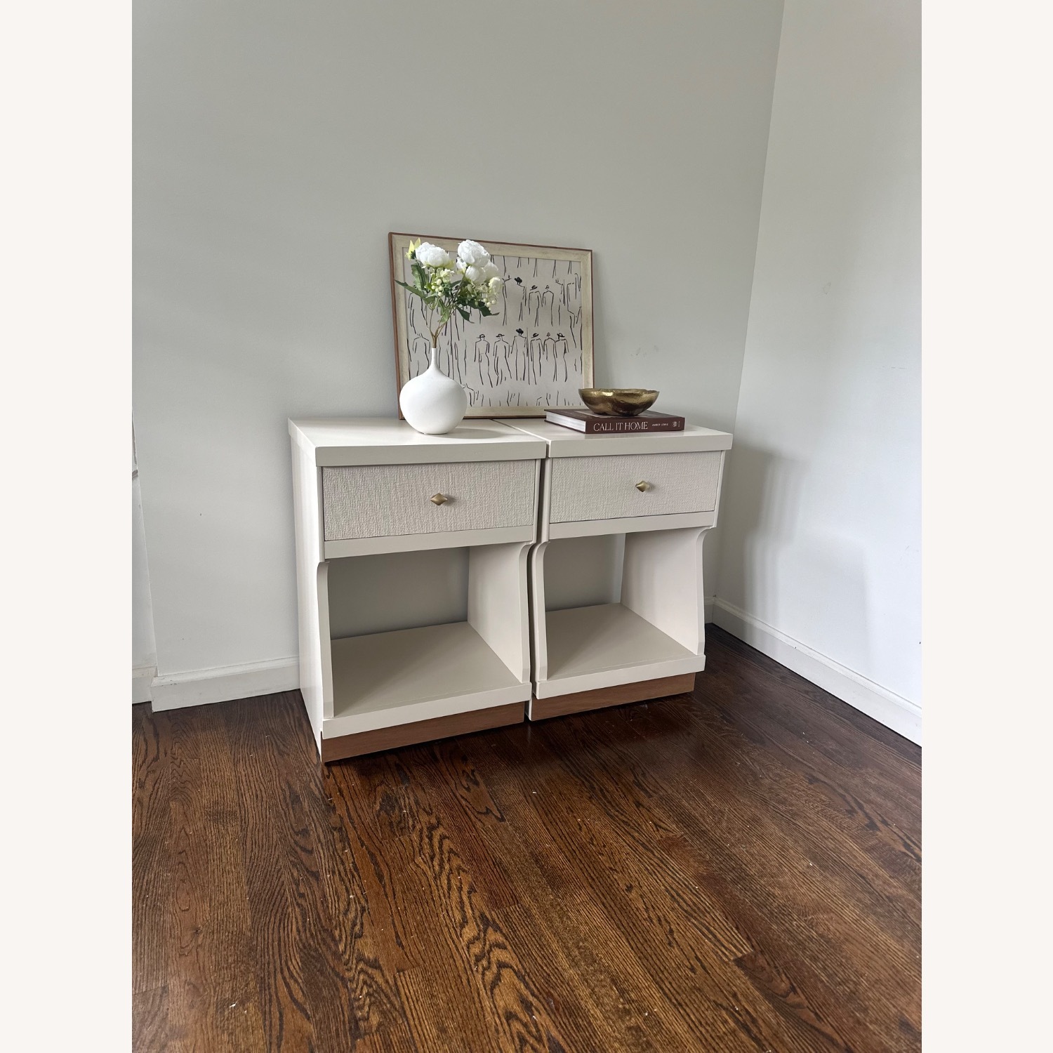 Mid Century Pair of Bassett Nightstands - image-6