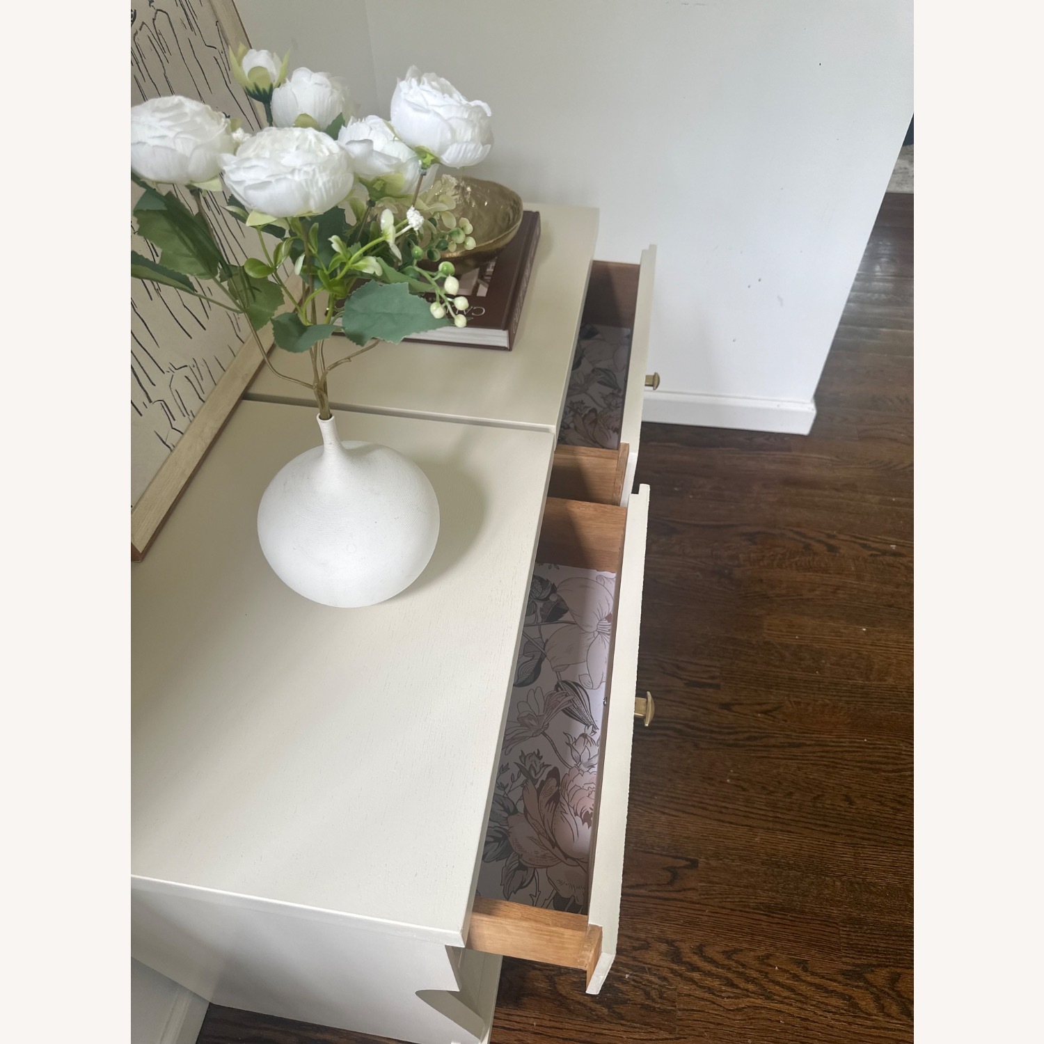 Mid Century Pair of Bassett Nightstands - image-9