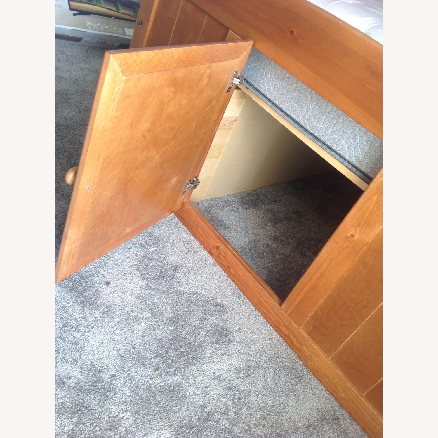 Light Brown Wood Full Bed - image-7