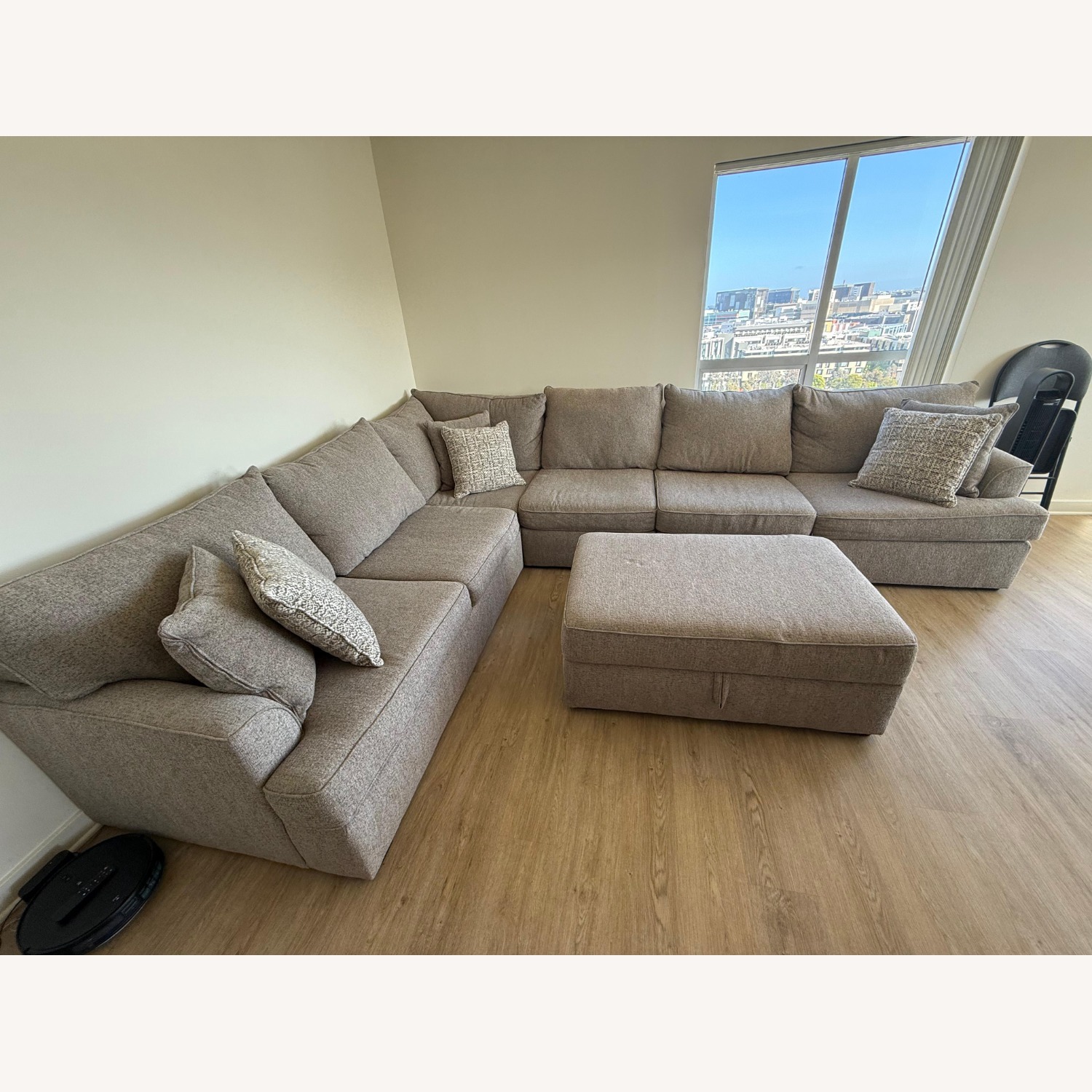Living Spaces Belinha 3+ Sectional + Ottoman - image-1