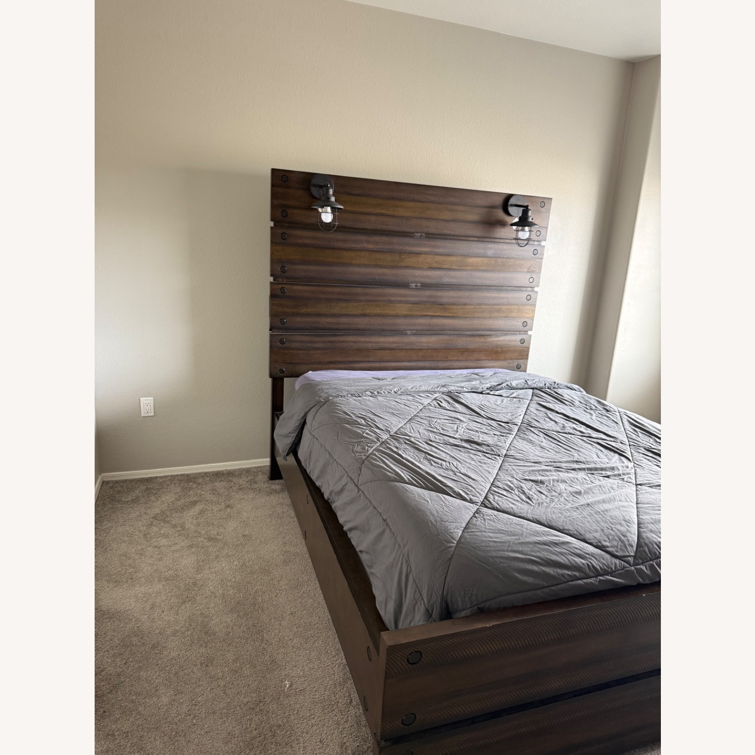 Hooker Furniture Corporation Dark Brown Queen Bed - image-4