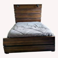Hooker Furniture Corporation Dark Brown Queen Bed