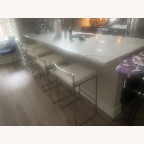 Used White Metal Stools for sale on AptDeco