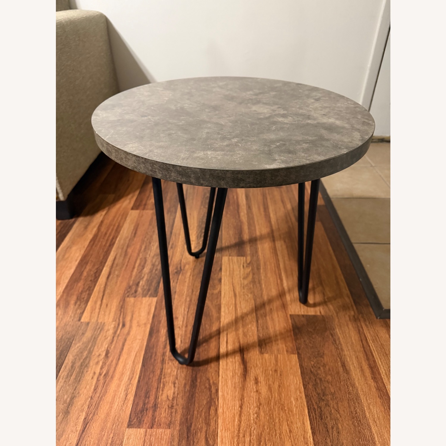 Ashley Furniture Hadasky Table (Set of 3) - image-5