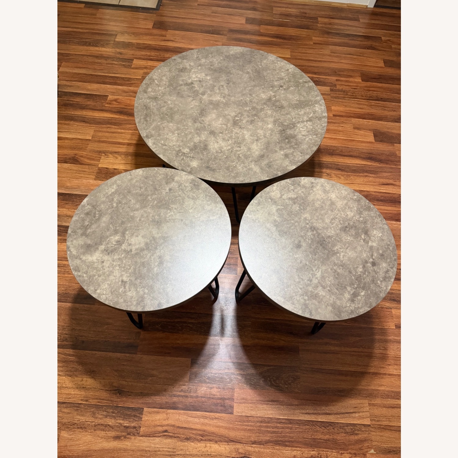 Ashley Furniture Hadasky Table (Set of 3) - image-1