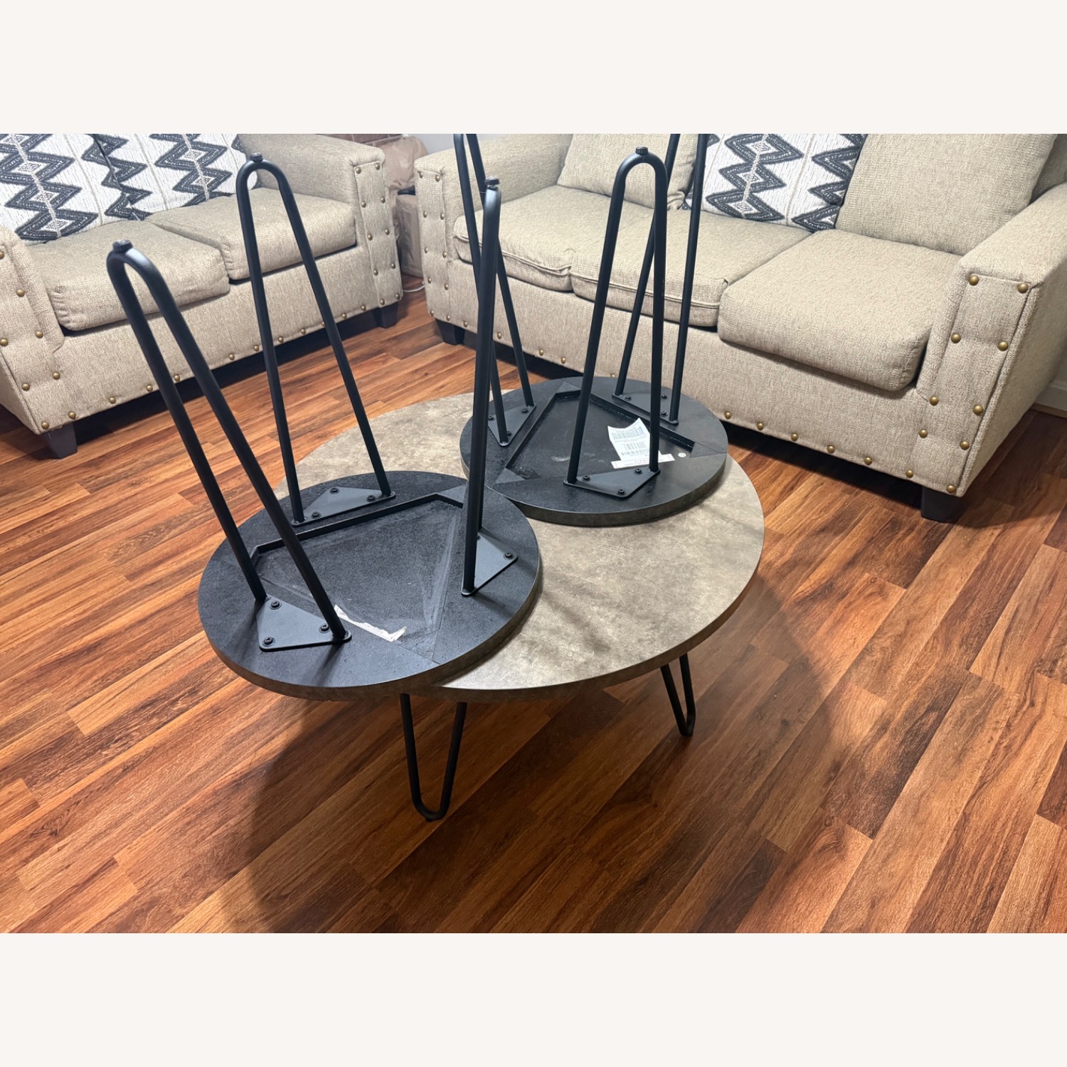 Ashley Furniture Hadasky Table (Set of 3) - image-4