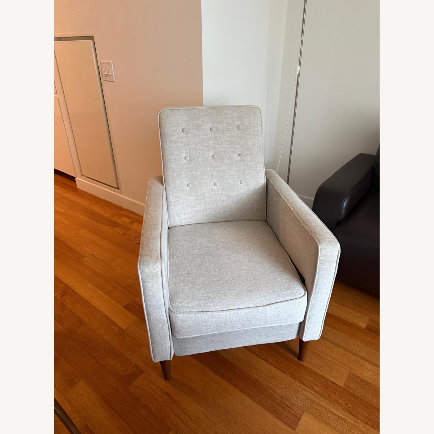Tufted Back Fabric Cream Recliner  - image-3