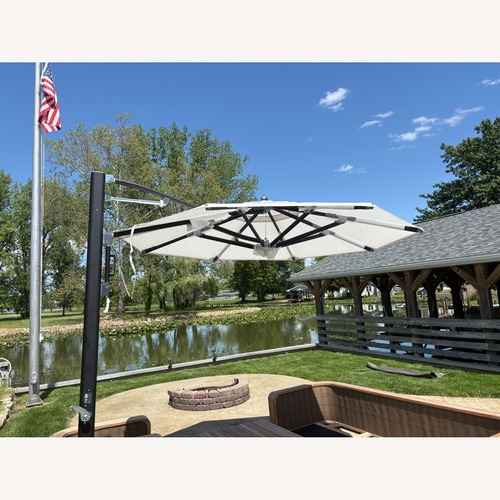 Used TUUCI® Ocean Master Max Umbrella W/Tilt – 9'   for sale on AptDeco