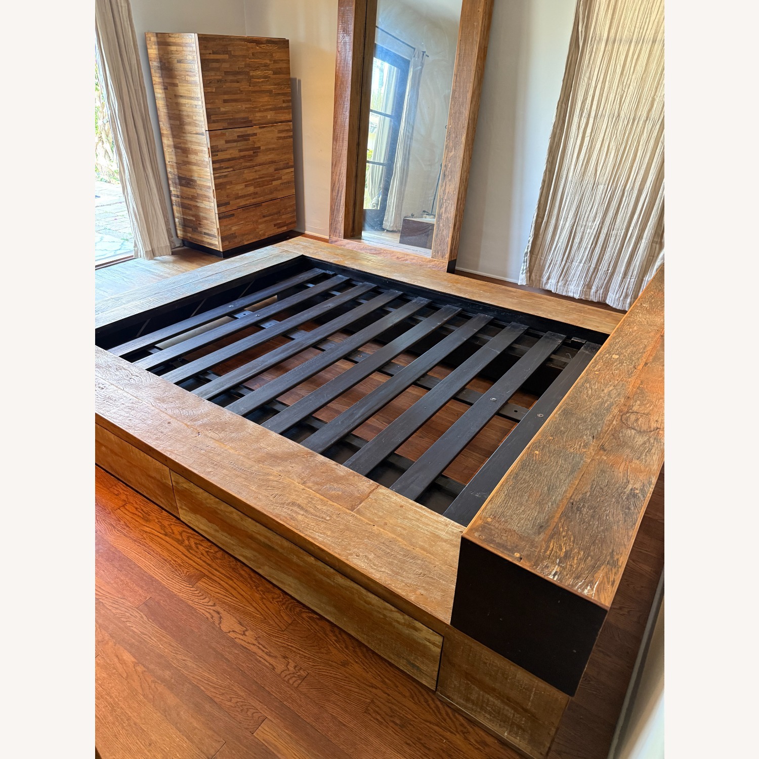 Environment Furniture Beam AKA Edge Bed Queen Size - image-3