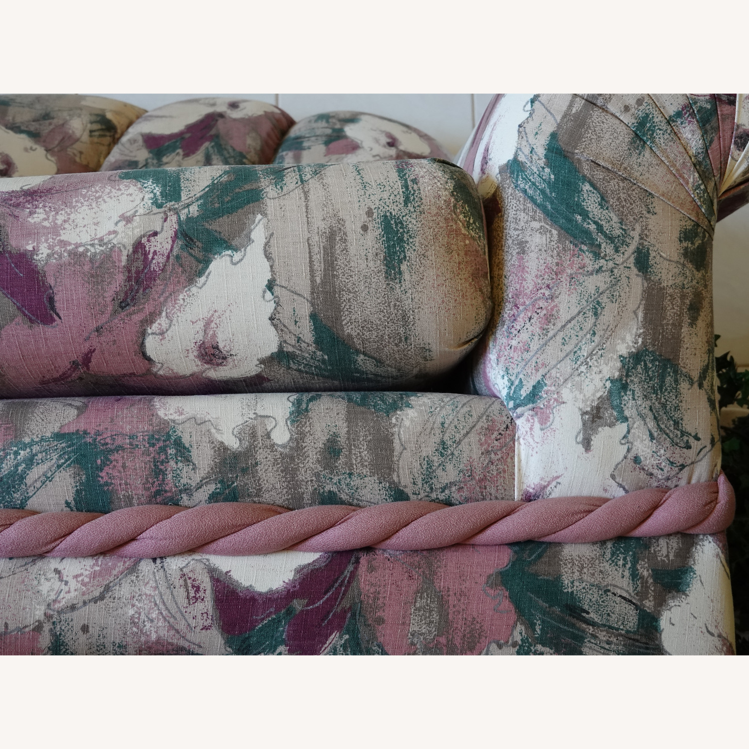 Schweiger Loveseat Floral Upholstery Pillows - image-8