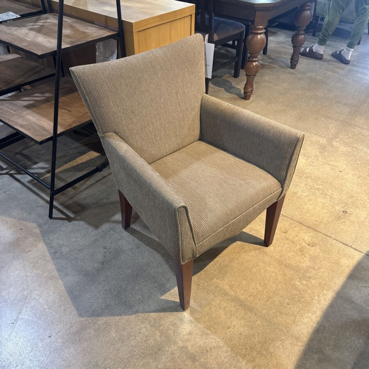Upholstered Host Armchair w Tapered Legs - image-3