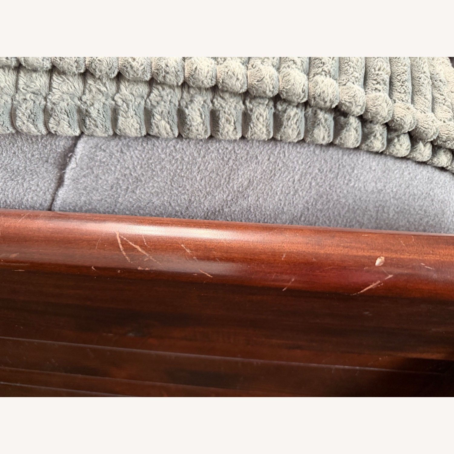 Vaughan Bassett  Dark Cherry Wood Full Bed - image-5