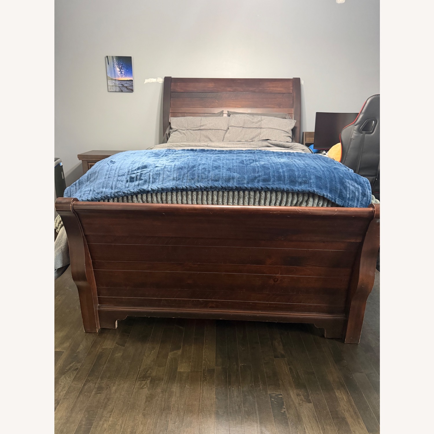 Vaughan Bassett  Dark Cherry Wood Full Bed - image-6
