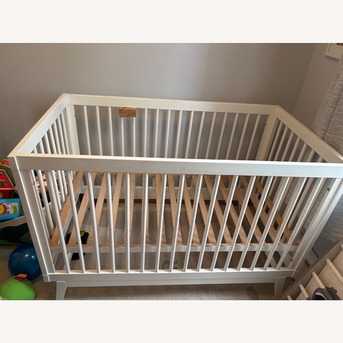 Used Wayfair Dadada White Crib for sale on AptDeco