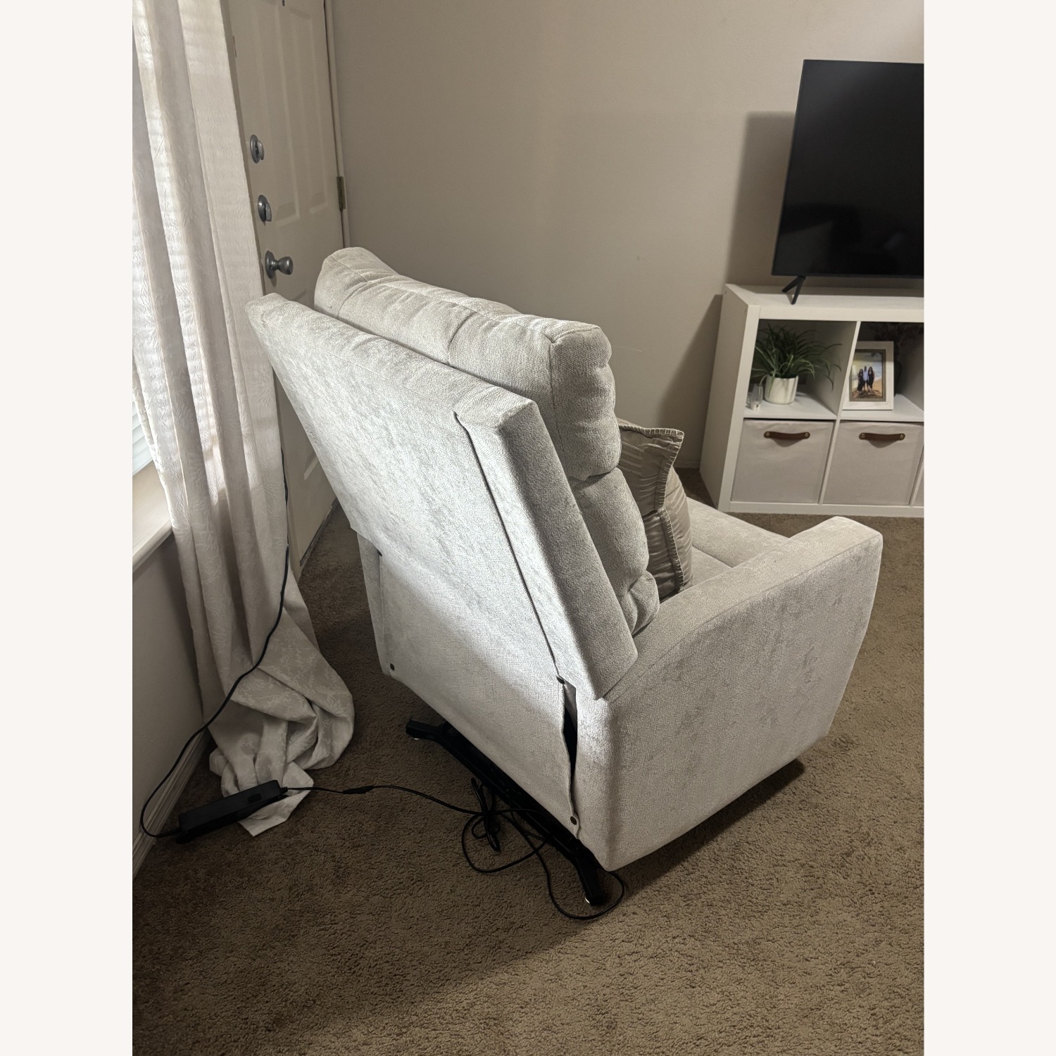 Best Home Furnishings Light Gray Fabric Recliner - image-3