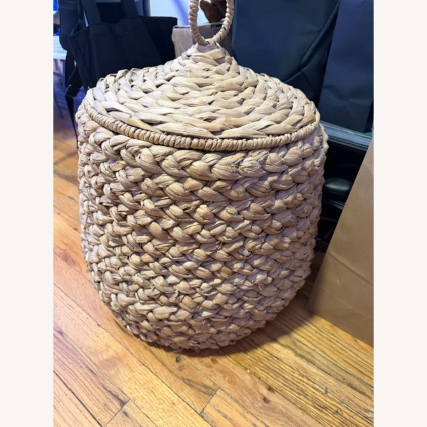 Pottery Barn Beachcomber Handwoven Seagrass Basket  - image-4
