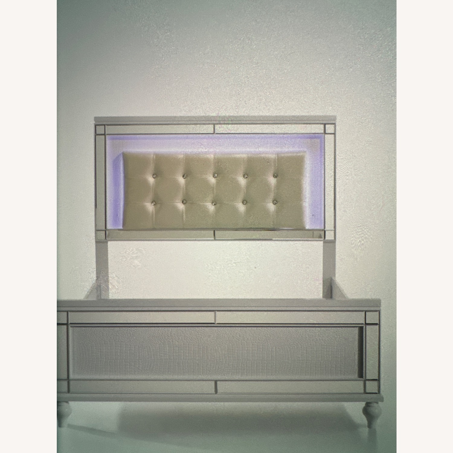 Value City Furniture White Wood Queen Bed - image-3