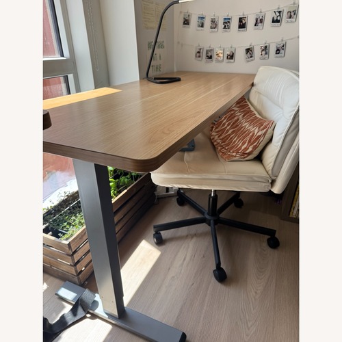 Used Amazon Flexispot Adjustable Standing Desk for sale on AptDeco