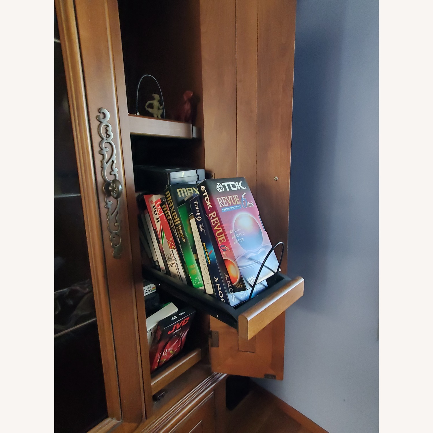 Hooker Furniture Corporation Wall Unit - image-9
