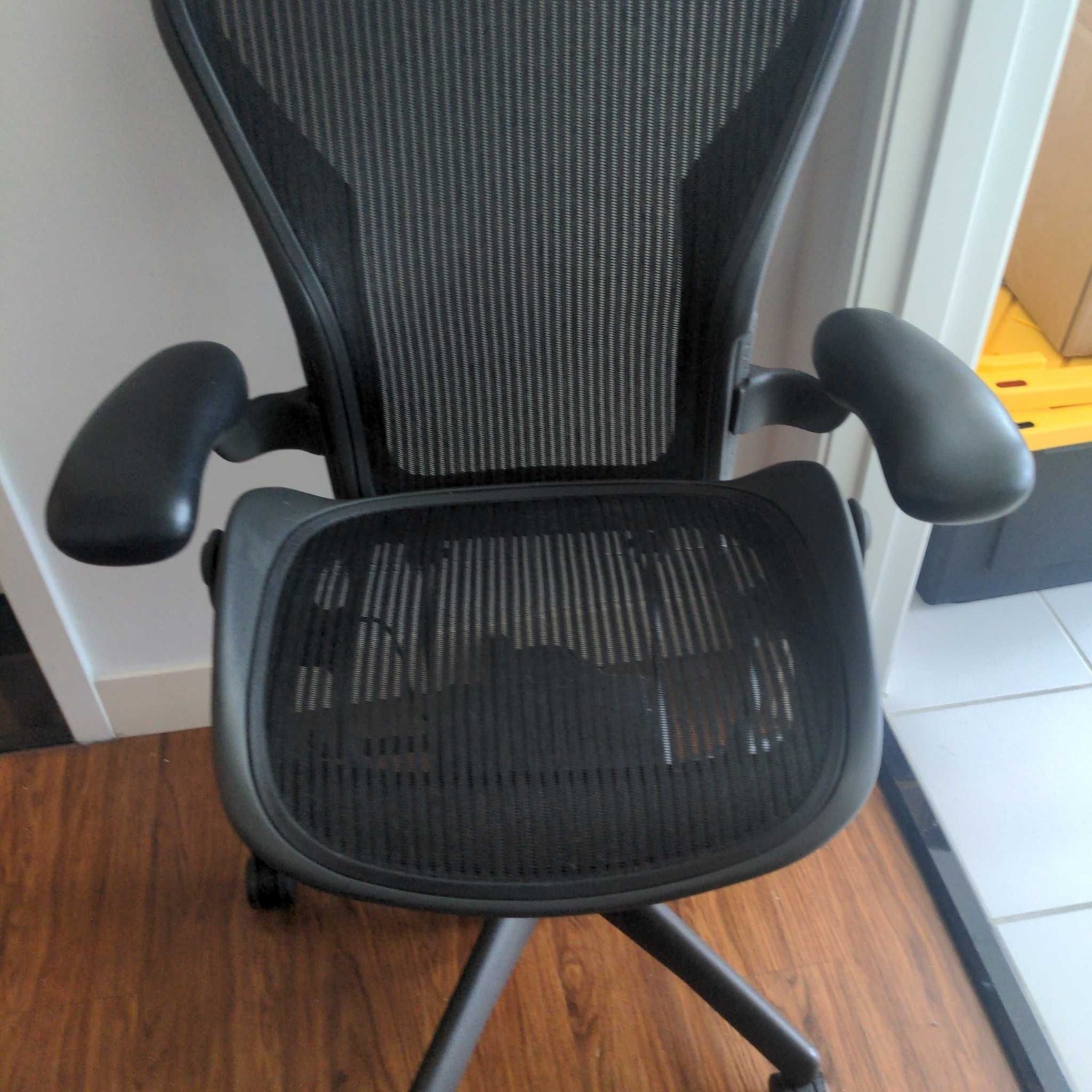 Herman Miller Aeron Ergonomic Mesh Office Chair - image-8