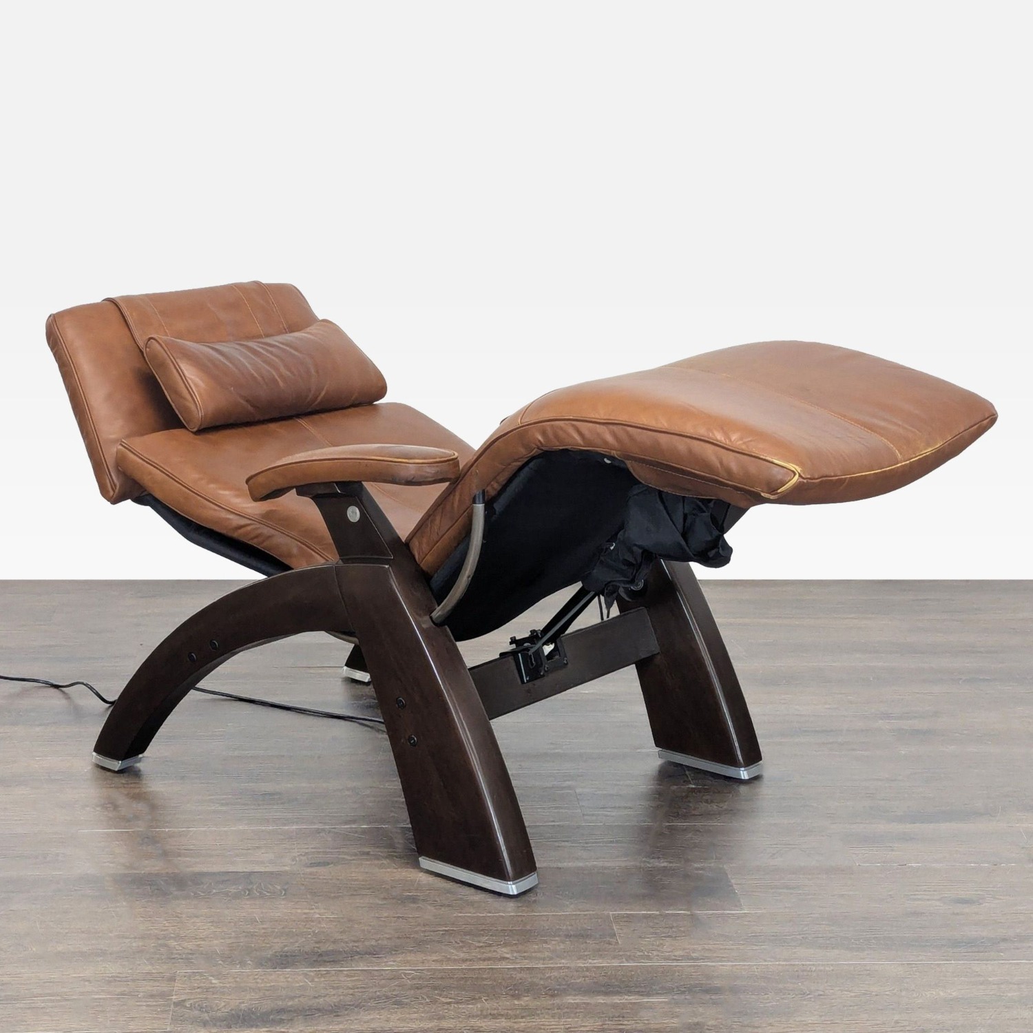 Human Touch PC-510 Brown Leather Electric Zero - image-9