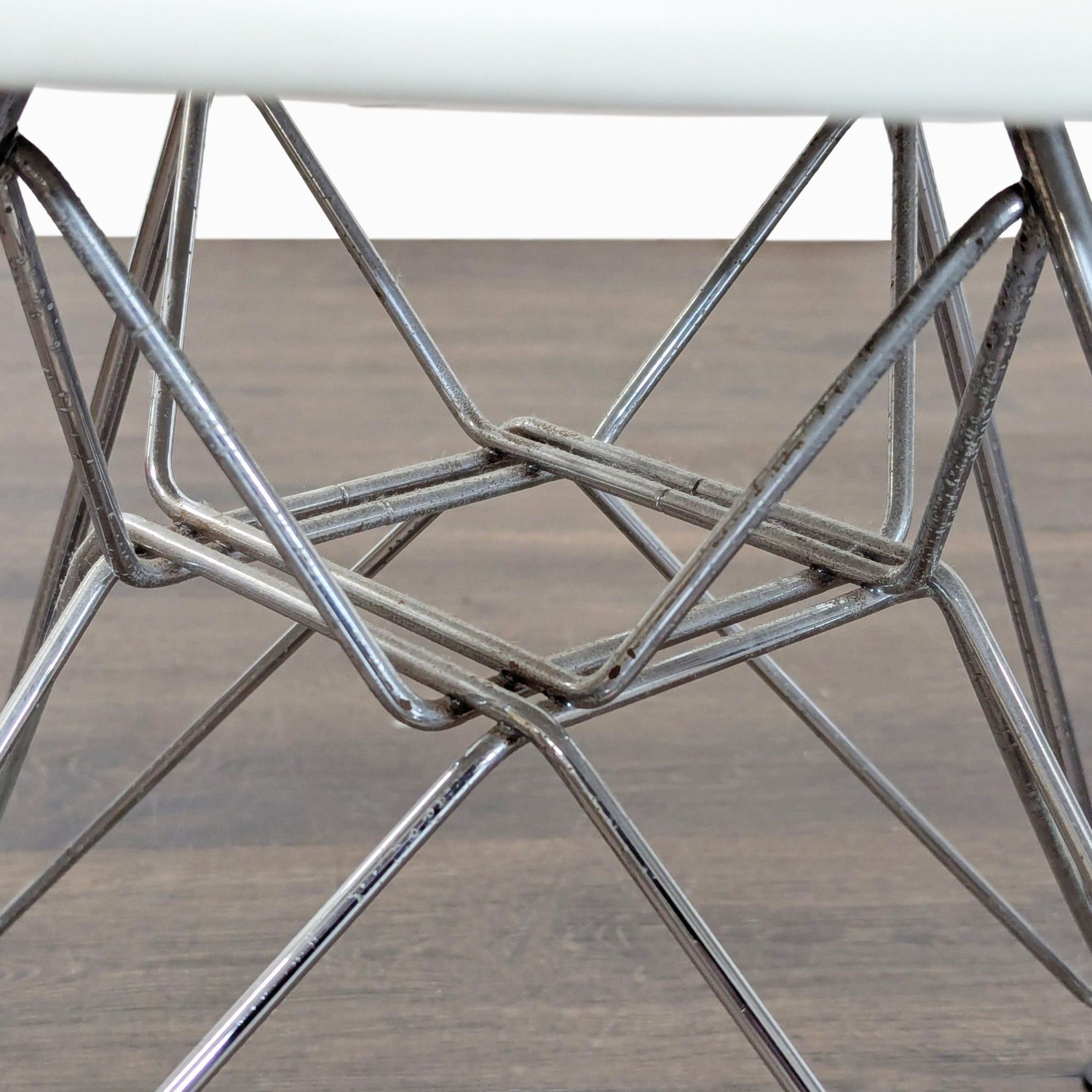 Eames Eolo Modern White Dining Set with Oval Table - image-7
