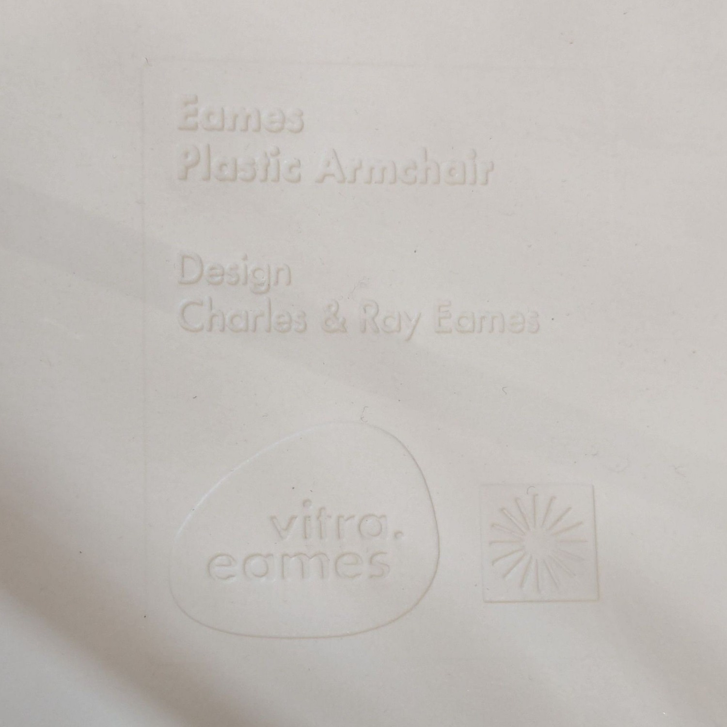 Eames Eolo Modern White Dining Set with Oval Table - image-4