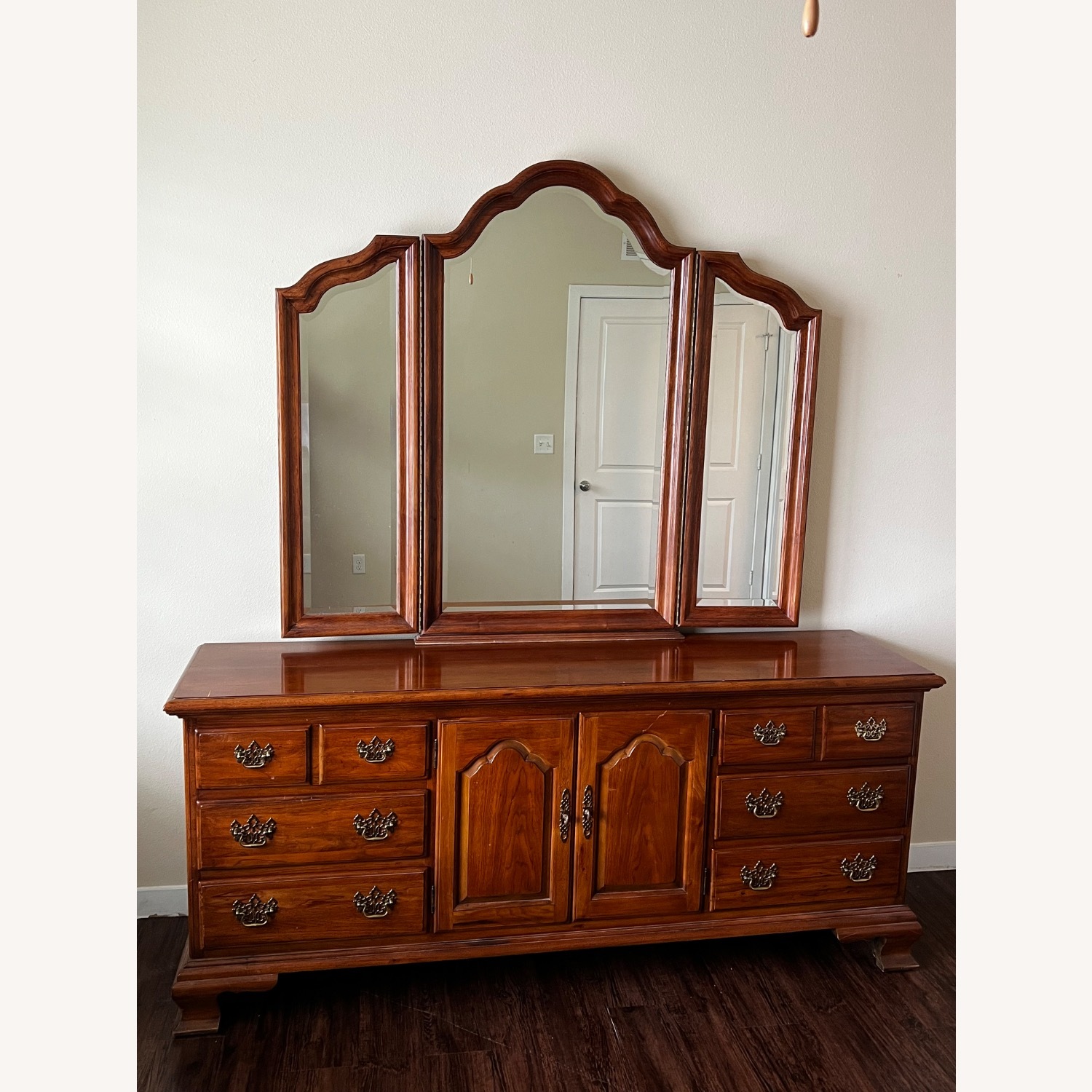 Antique Thomasville Mahogany Dresser W Mirror - image-1