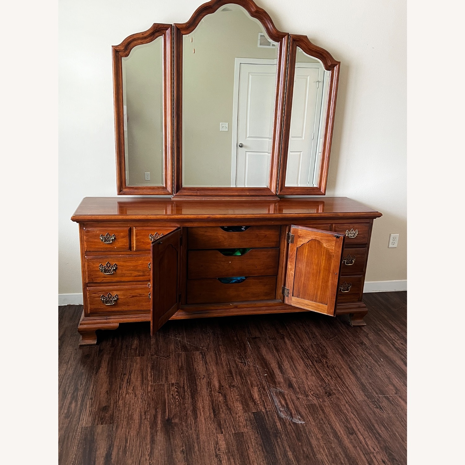 Antique Thomasville Mahogany Dresser W Mirror - image-4