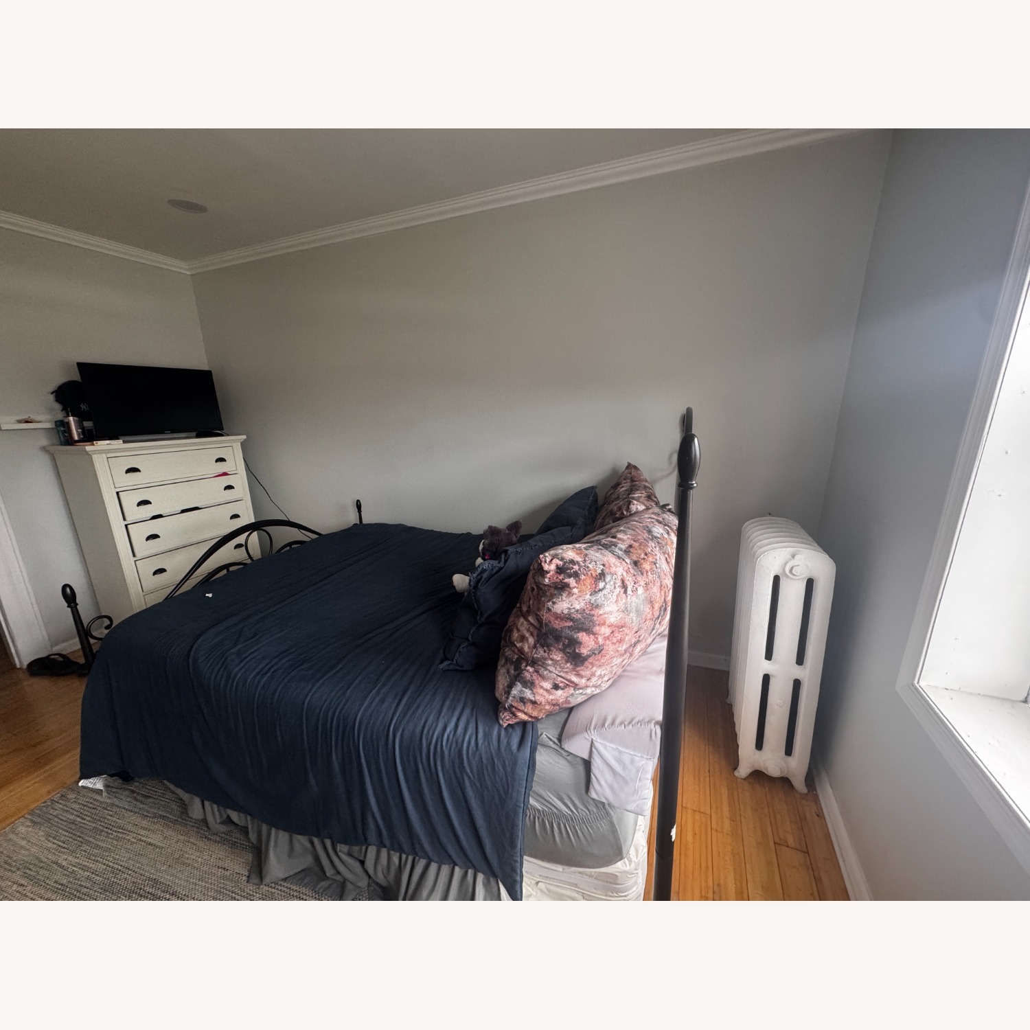 Bob's Discount Furniture Black Metal Queen Bed - image-3