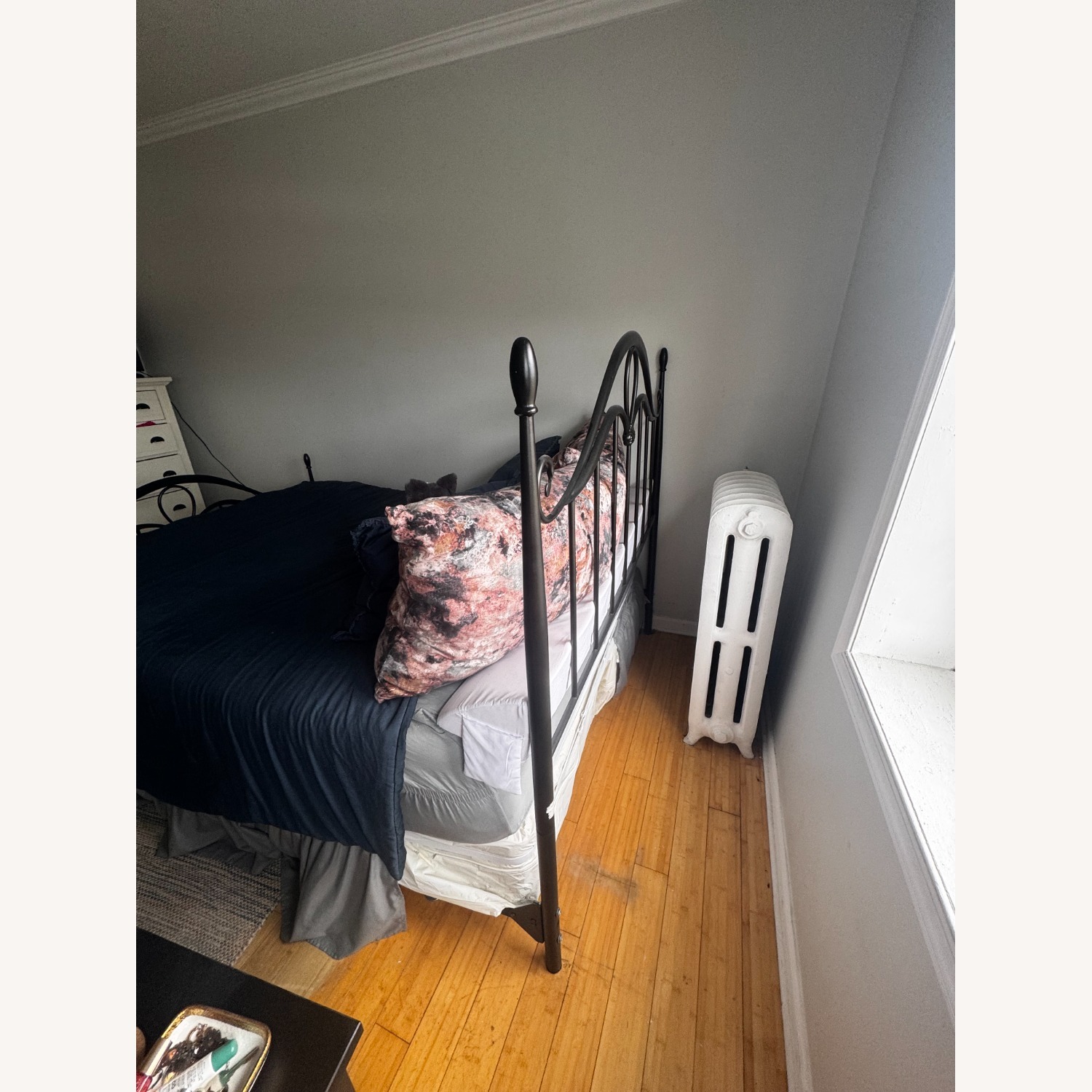 Bob's Discount Furniture Black Metal Queen Bed - image-4