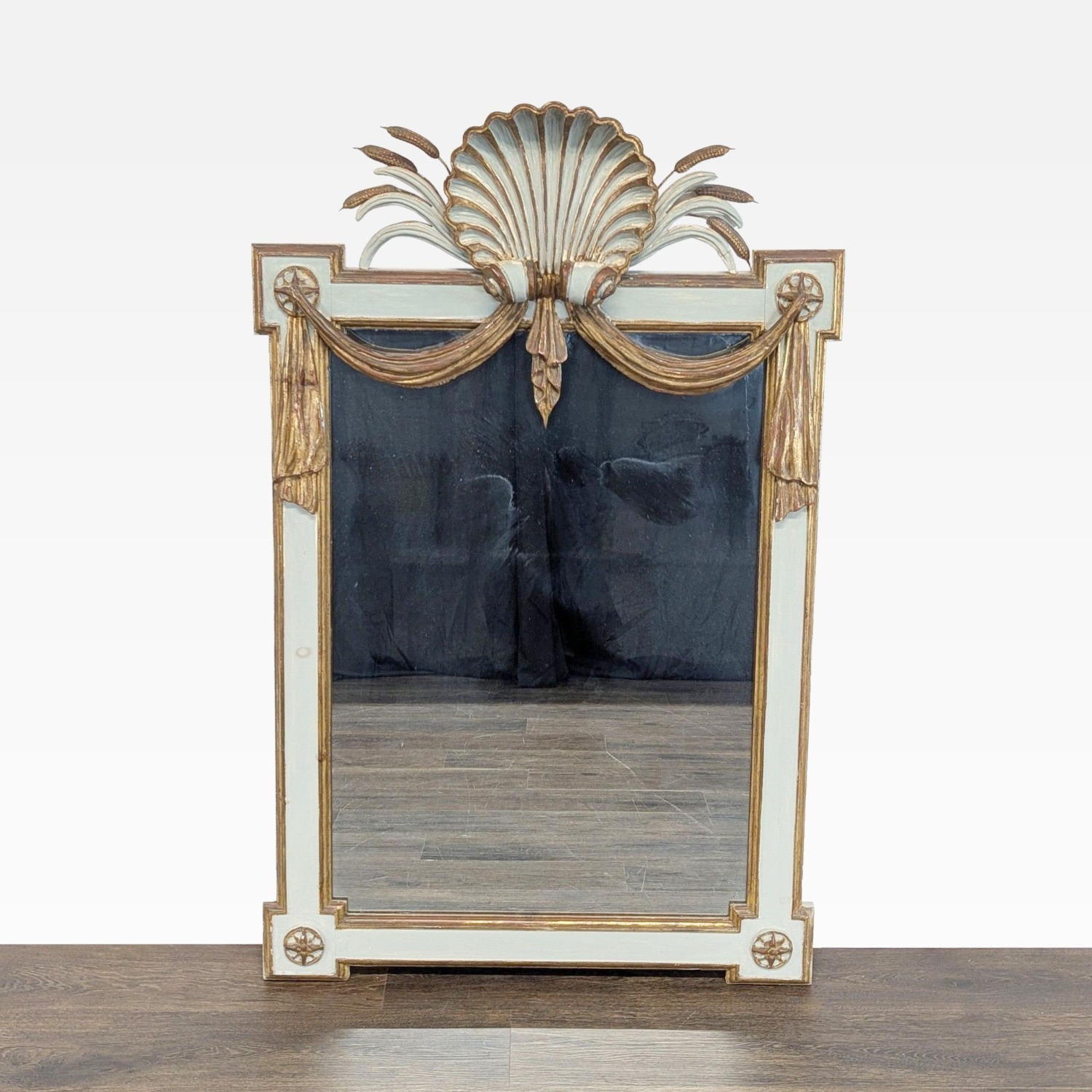 Antique Italian Carved and Gilded Mirror - image-7